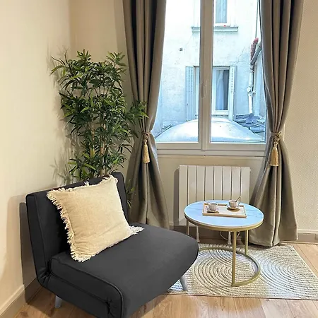 Elegant Steps Away From Iconic Landmarks *
